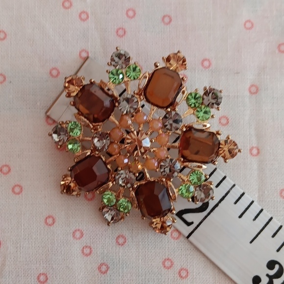 Gold Tone Brown Rhinestone Flower Brooch - Picture 3 of 4